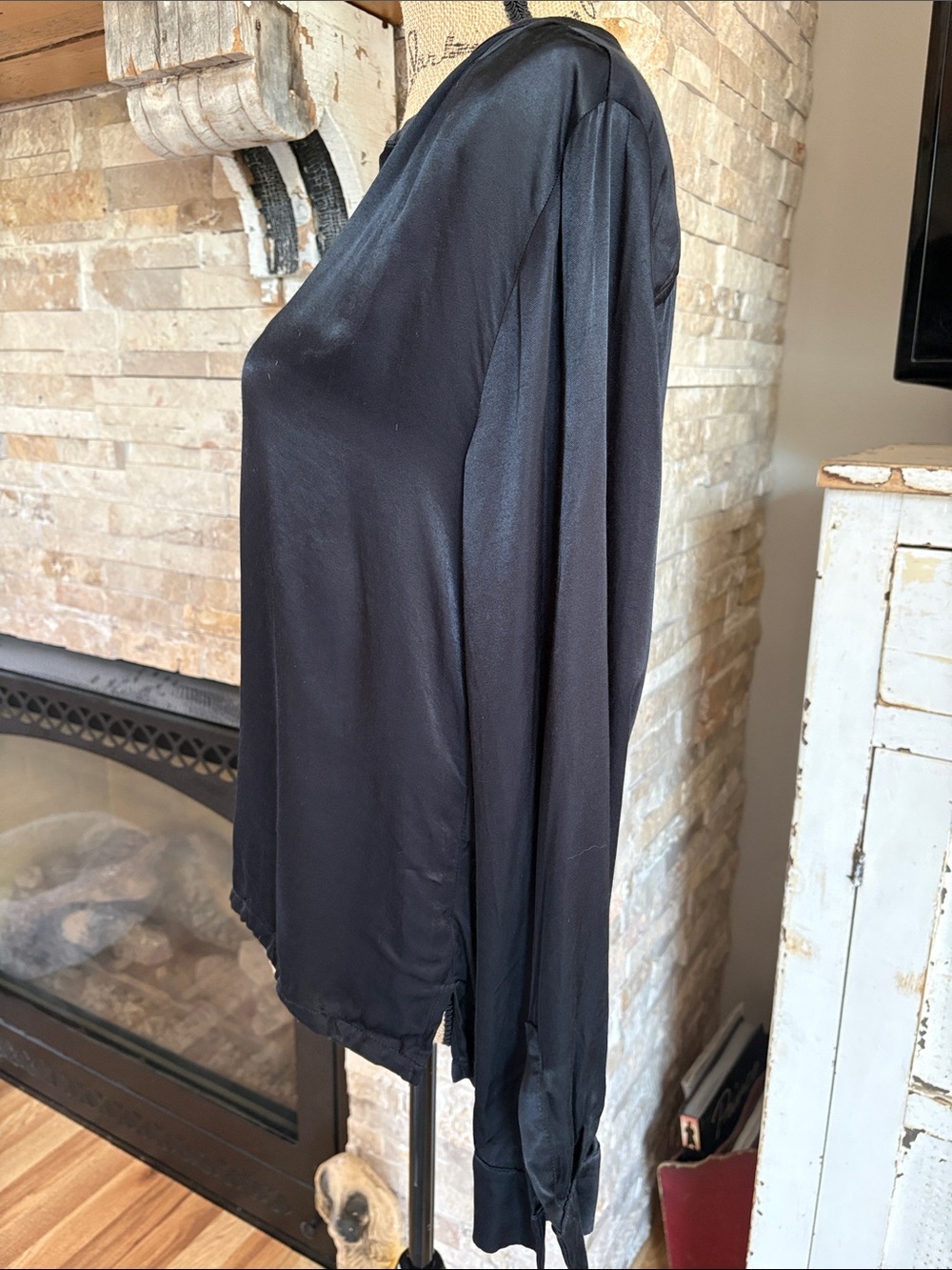 Nation LTE LA black v-neck long sleeve blouse viscose and rayon side slit - Picture 6 of 16